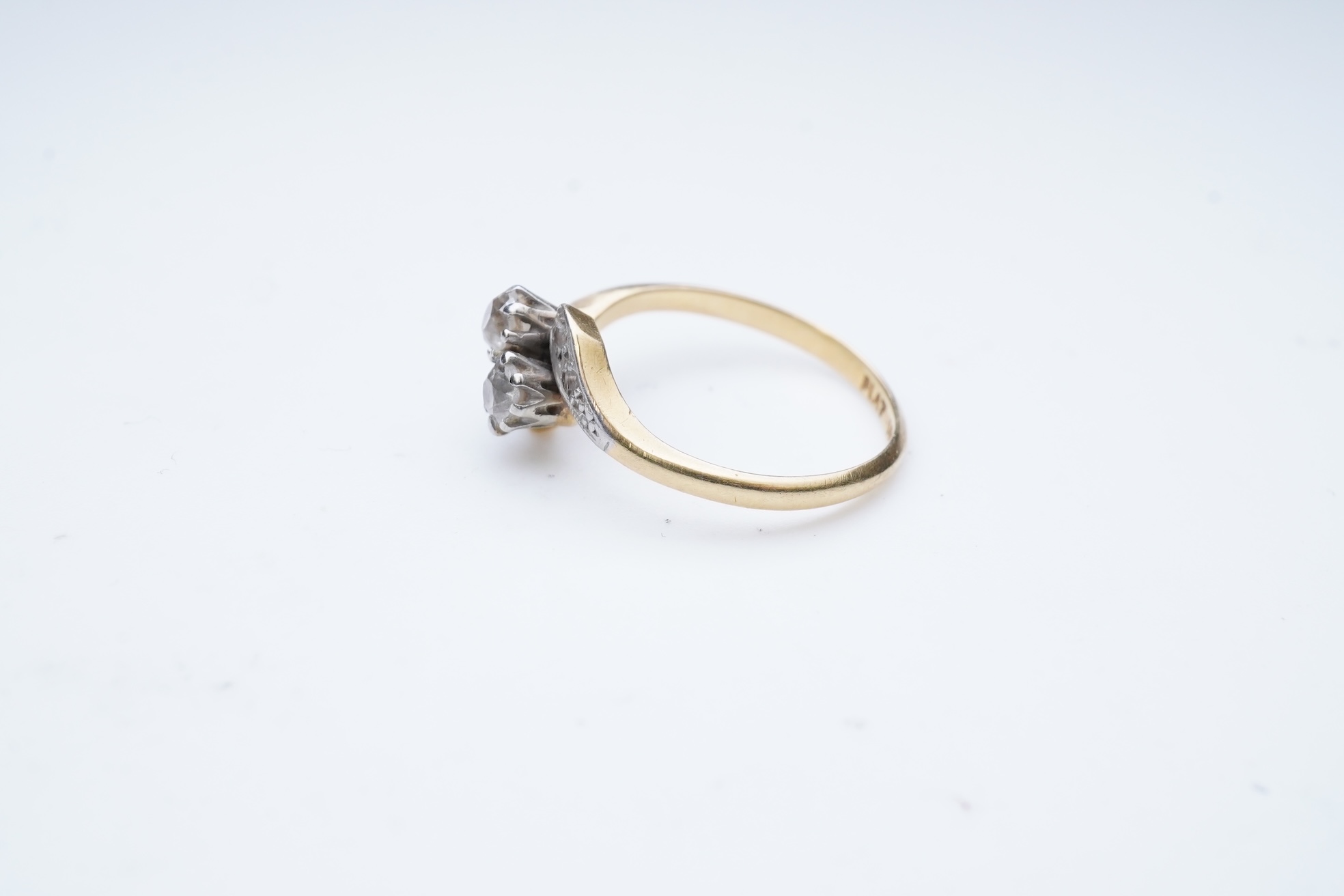 A diamond toi-et-moi ring, early 20th century